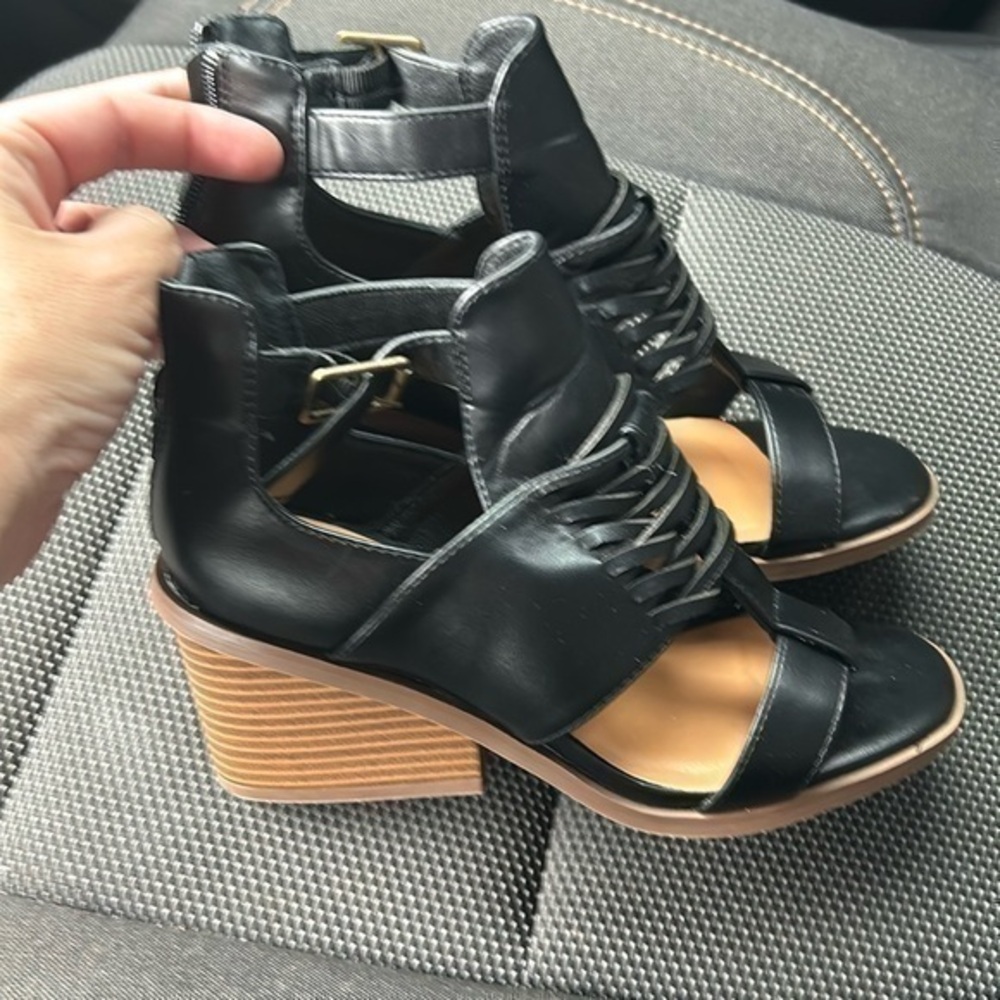 Maurice’s 6M heeled sandal